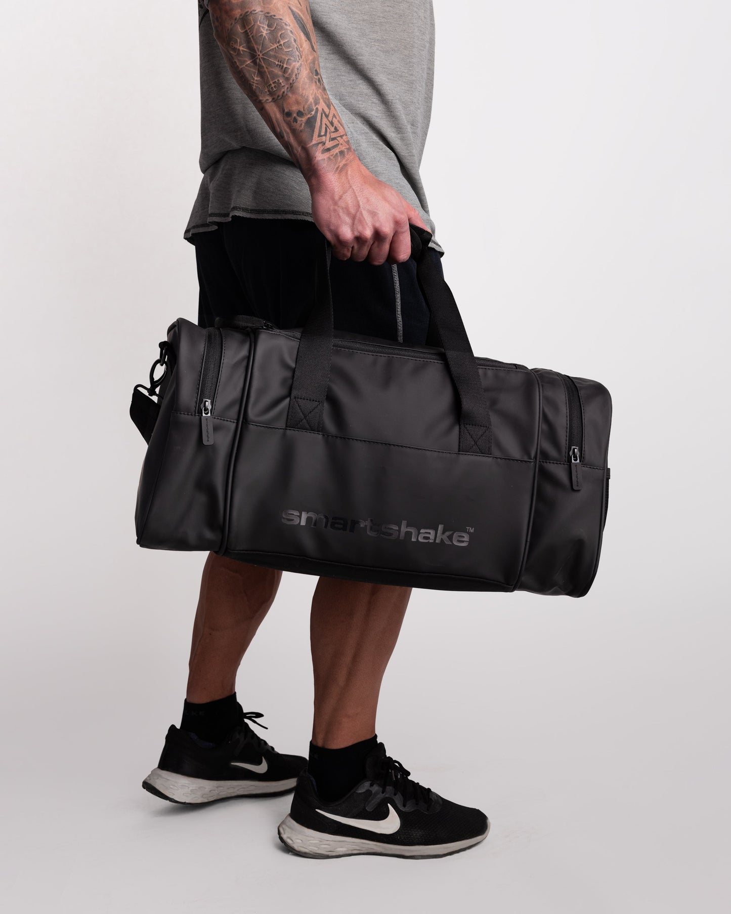 gym-bag-black-n5 Smartshake_GymBag_Black_lifestyle.jpg