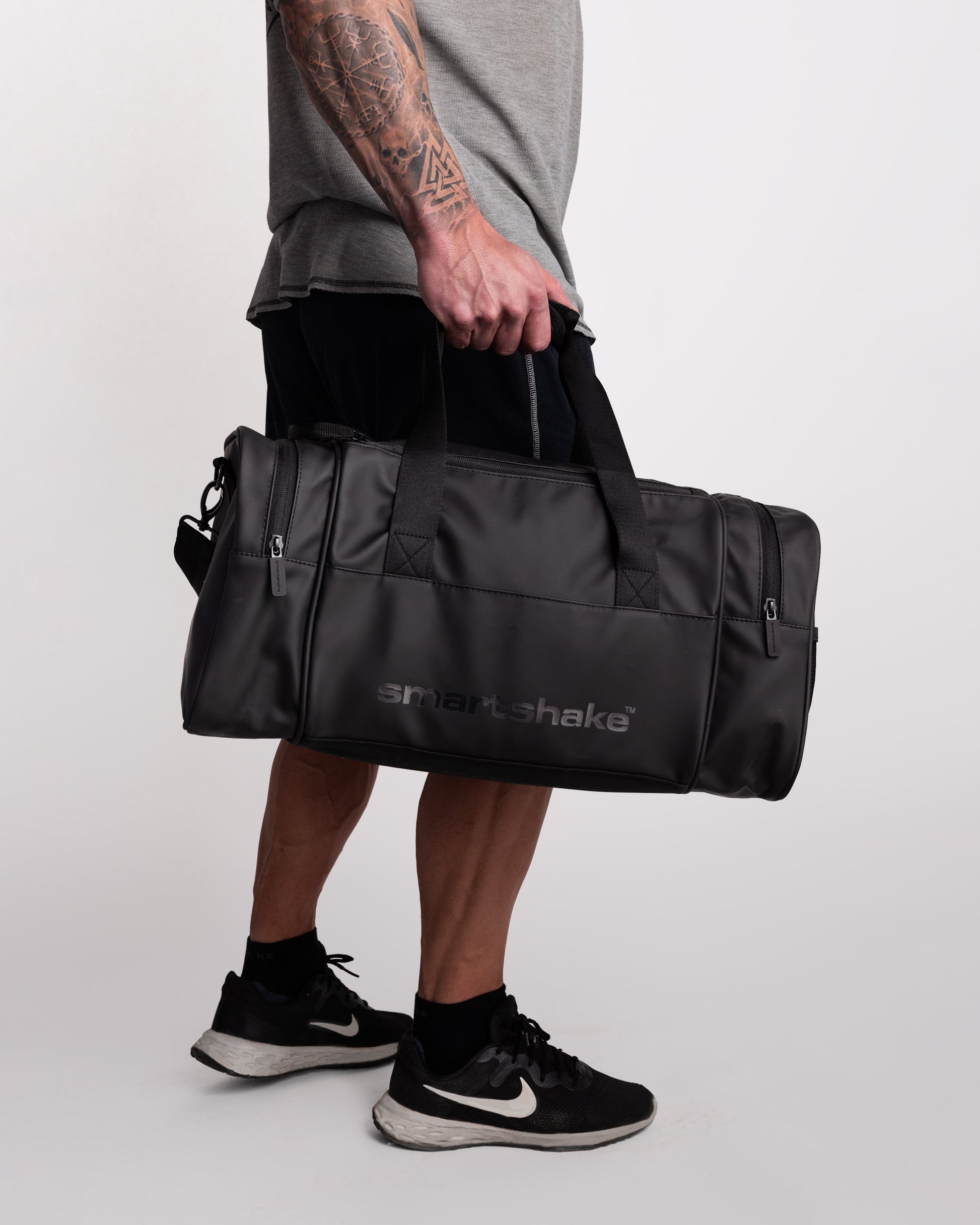 gym-bag-black-n5 Smartshake_GymBag_Black_lifestyle.jpg