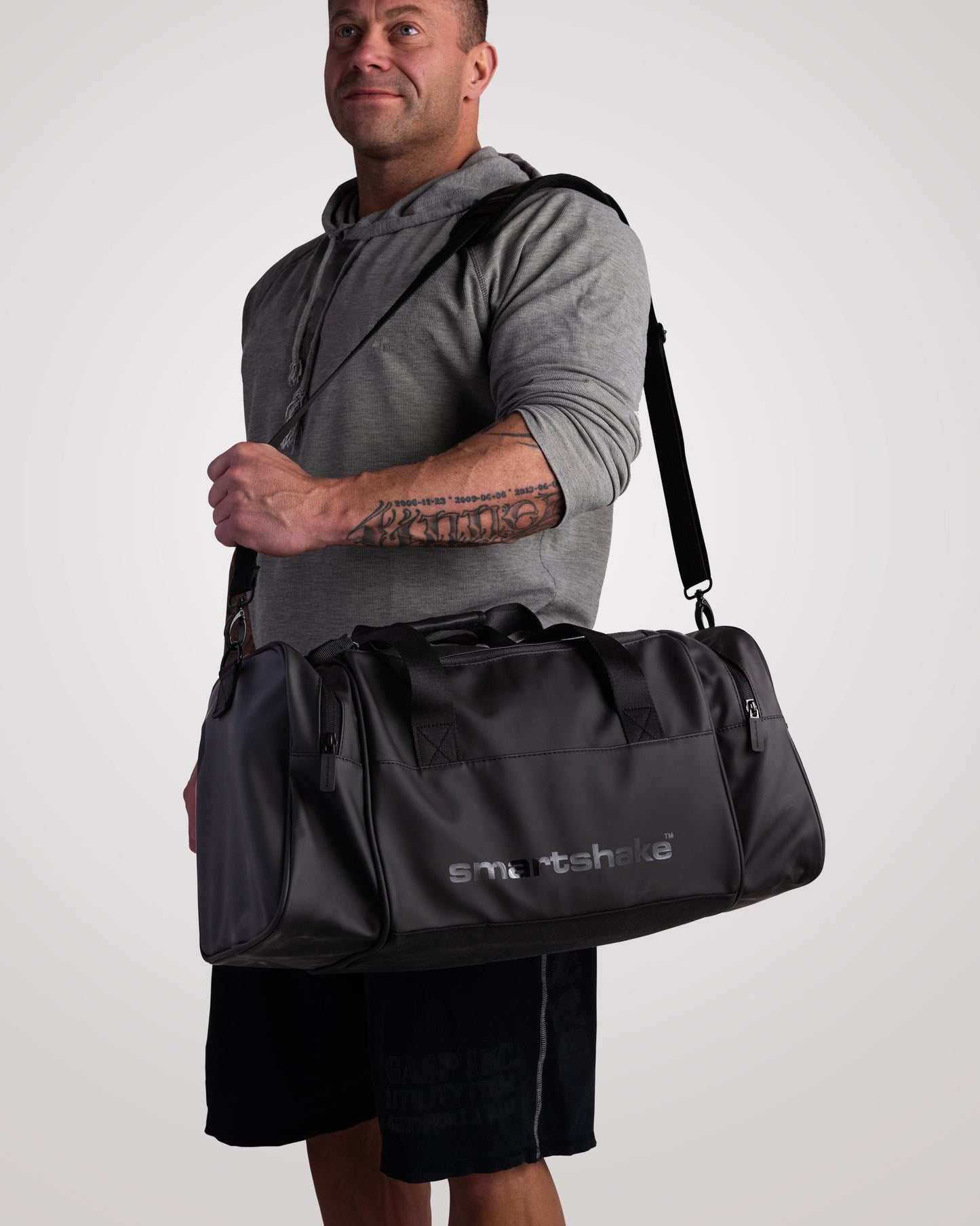 gym-bag-black-n5 Smartshake_GymBag_Black_lifestyle2.jpg