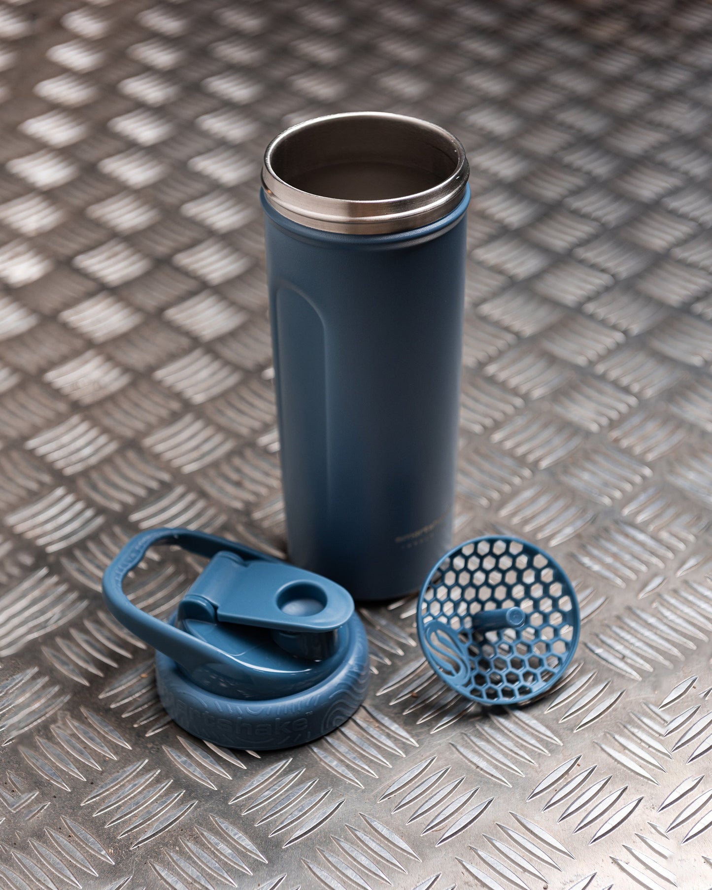 insulated-steel-shaker-faded-blue-y4 Smartshake_Insulated_Steel_Faded_Blue_Lifestyle.jpg