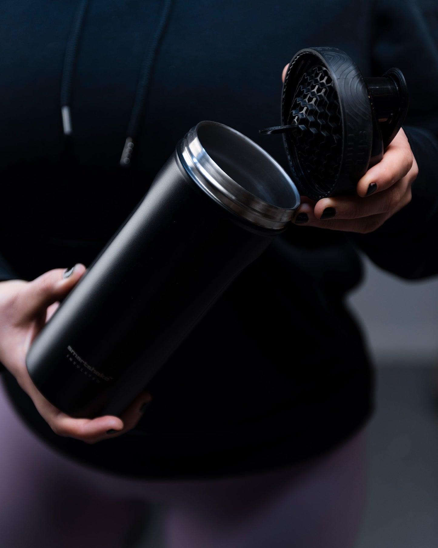 insulated-steel-shaker-black-l8 Smartshake_Insulated_Steel_lifestyle.jpg