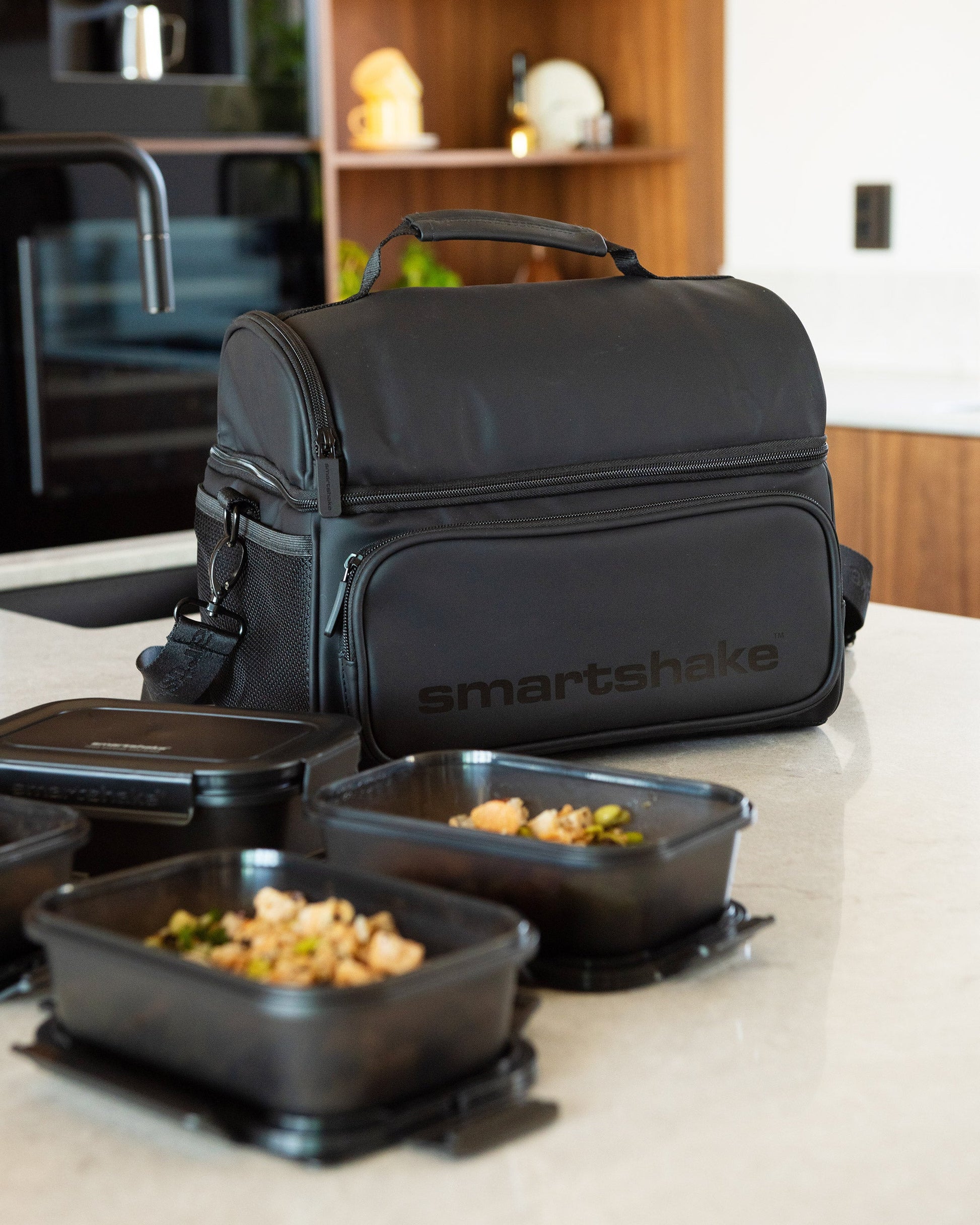 meal-prep-bag-black-with-4-food-containers-and-2-ice-packs-b1 Smartshake_Meal_Prep_Bag_Black_liefstyle.jpg