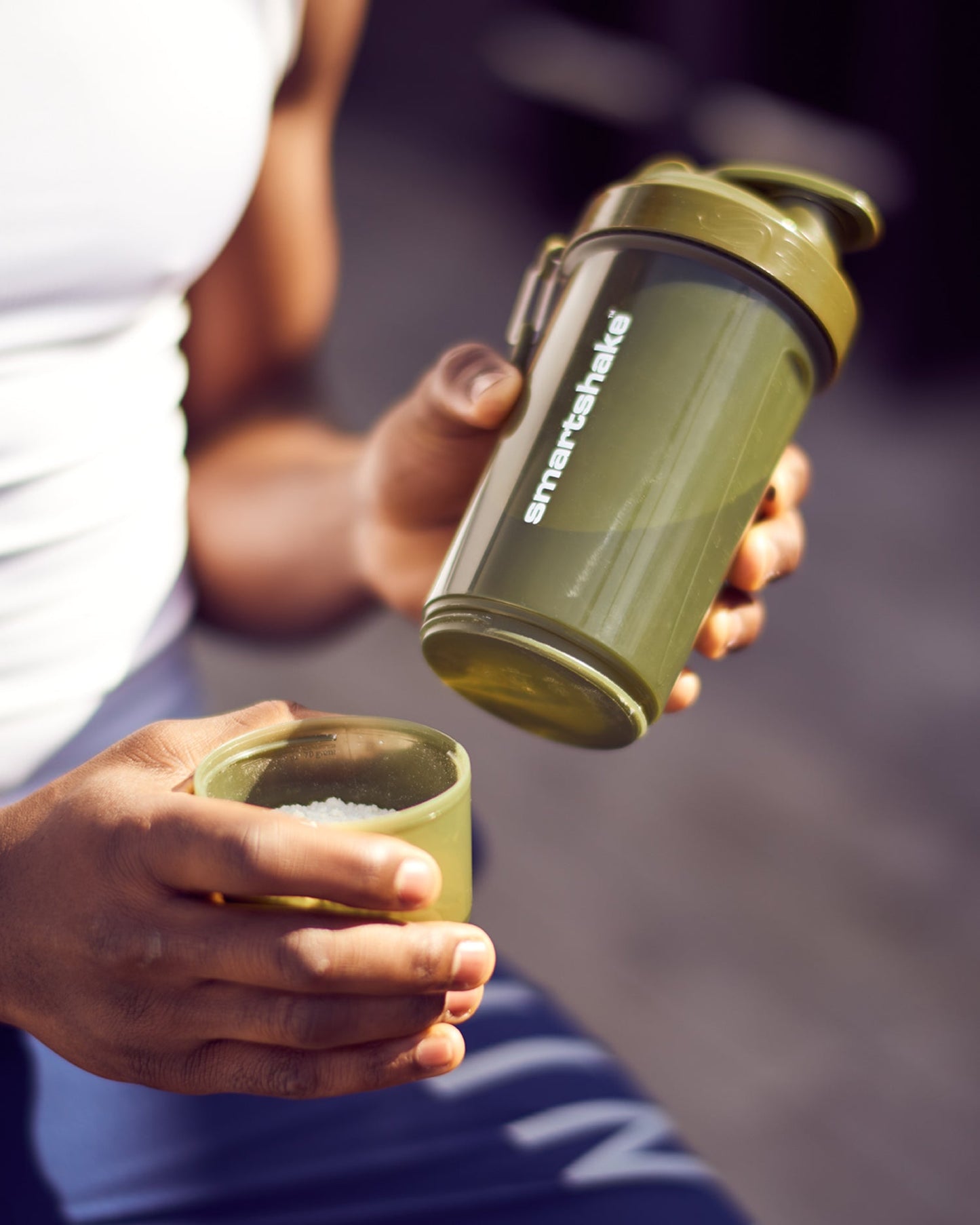 original2go-one-army-green-p4 Smartshake_O2Go_Army_green_lifestyle.jpg