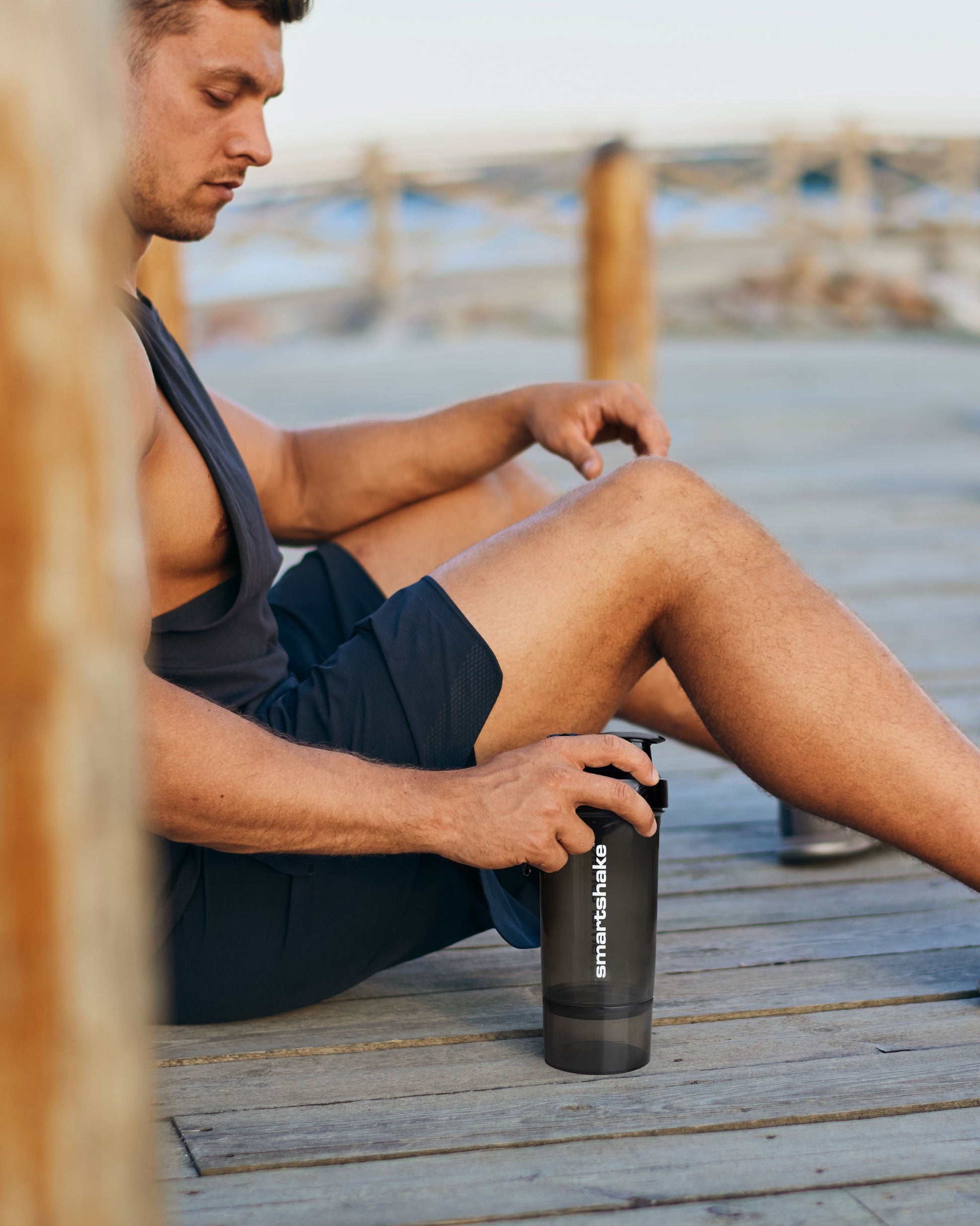 original2go-one-gunsmoke-black-i5 Smartshake_Original2Go-ONE-Gunsmoke-Black_lifestyle2.jpg