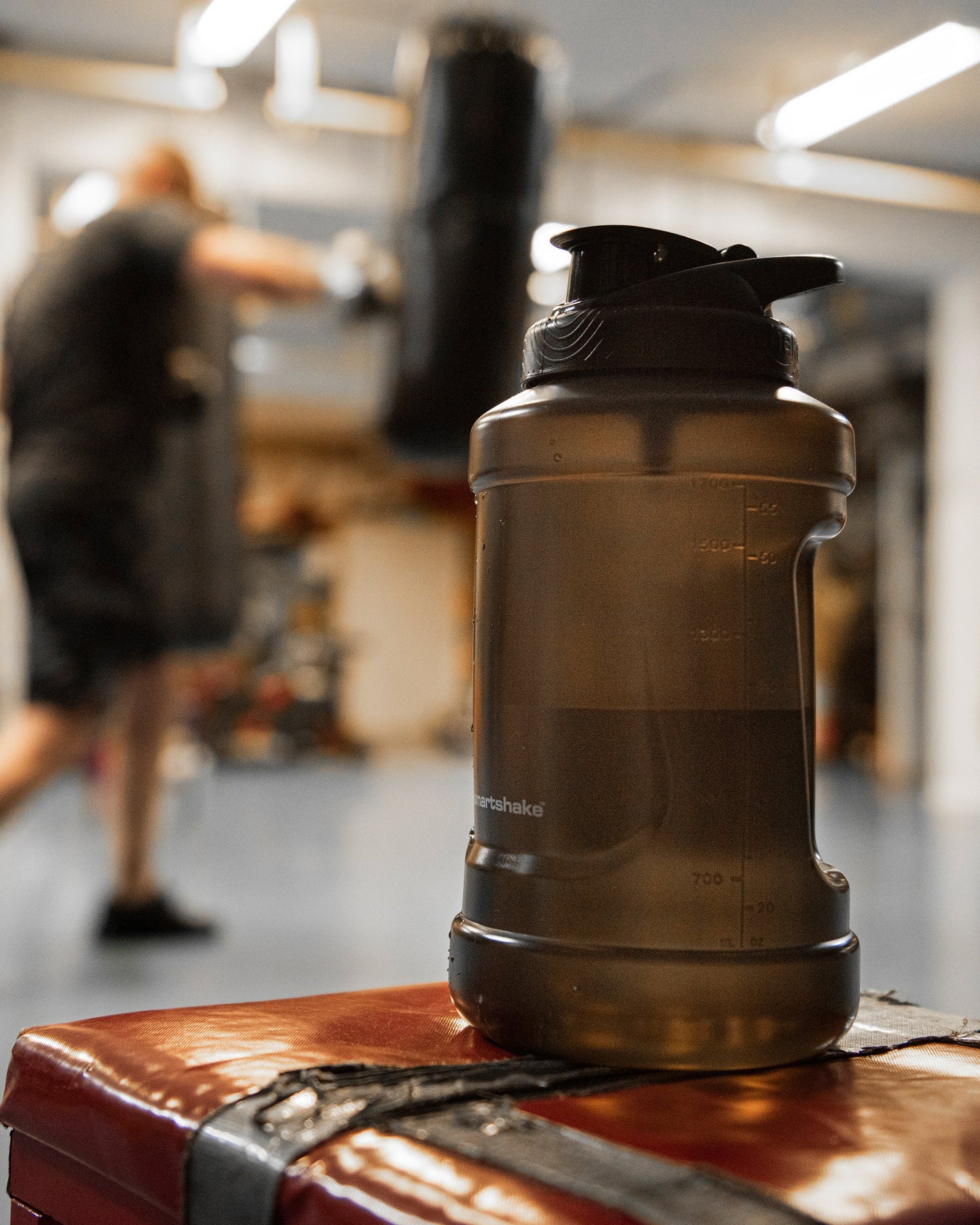 ultimate-jug-black-y6 Smartshake_Ultimate_Jug_black_lifestyle2w.jpg