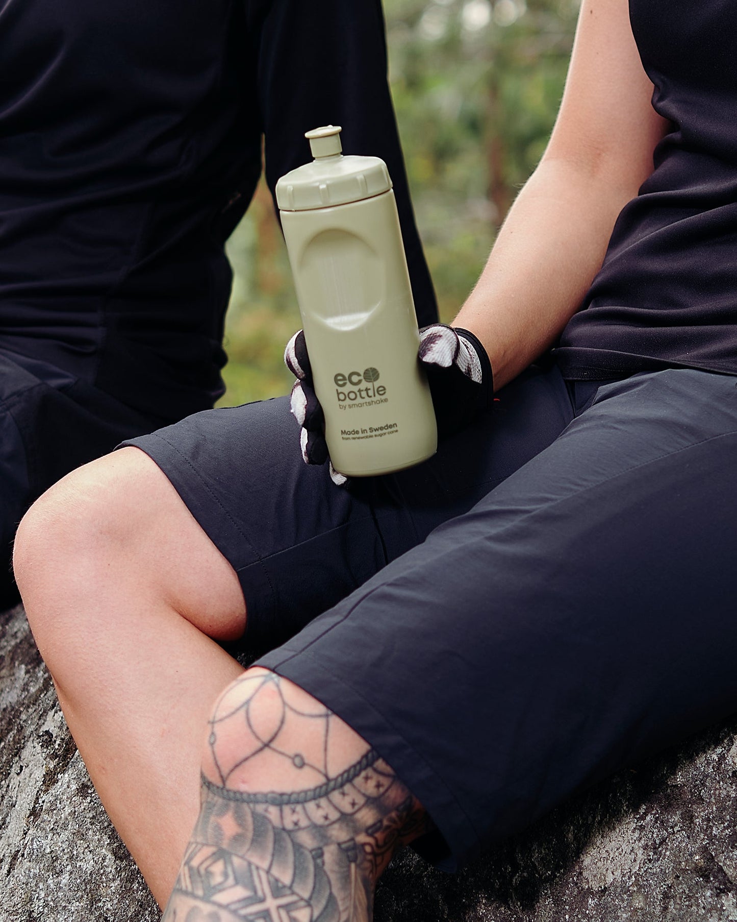 ecobottle-500-squeeze-dusky-green-t3 samrtshake_ecobottle_500_squeeze_lifestyle_dusky_green.jpg