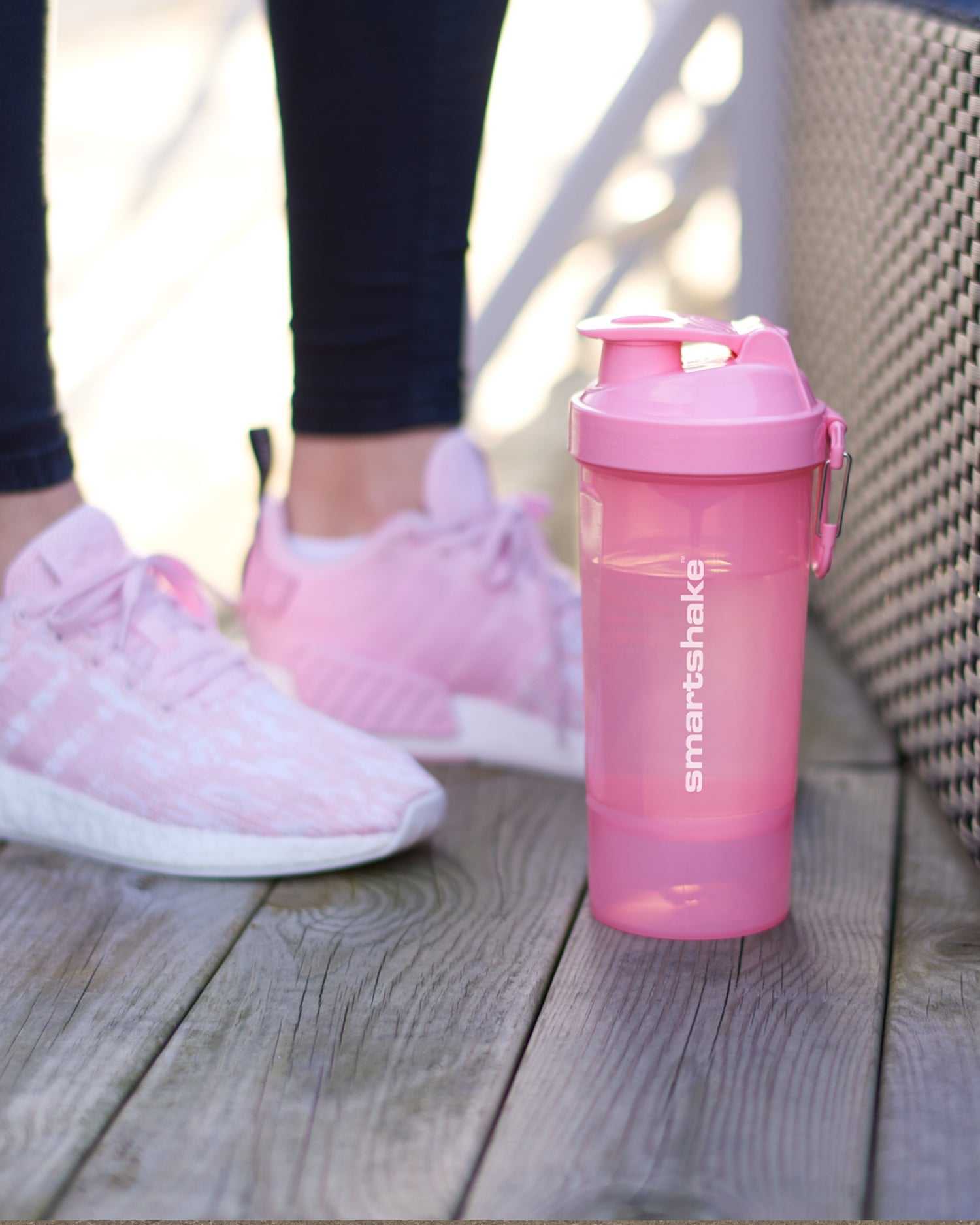 original2go-one-light-pink-n4 smartshake_02go_pink_lifestyle.jpg